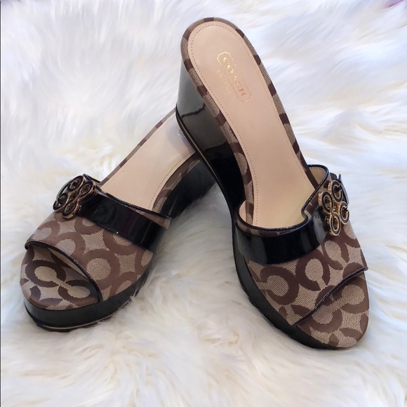 ⭐️ COACH ⭐️ Wedges! NEAR PERFECT CONDITION - Picture 1 of 5